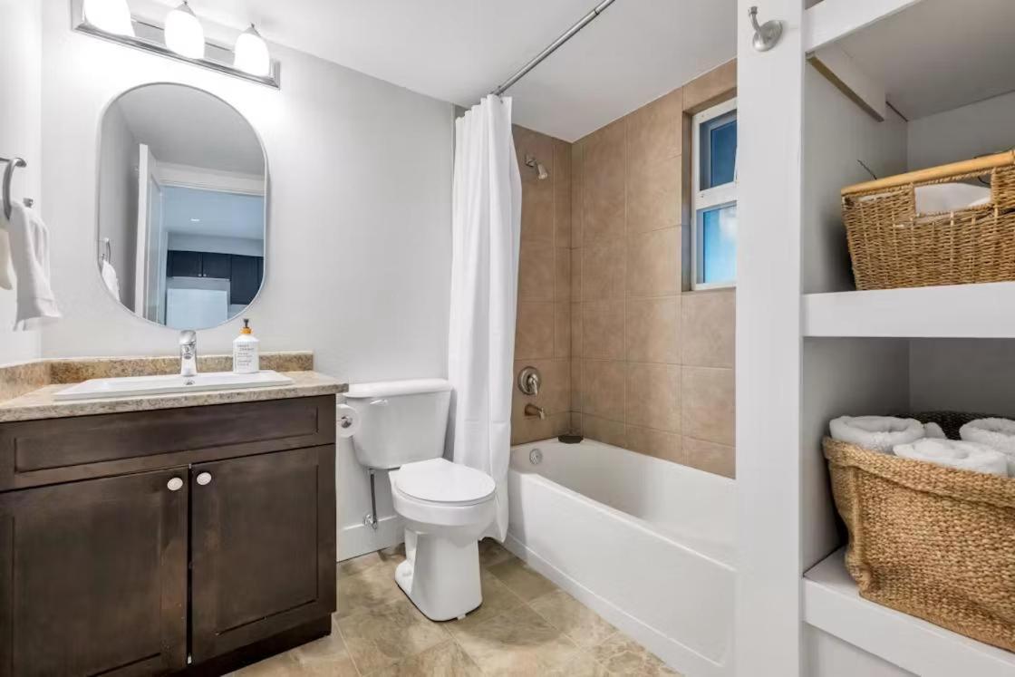Private 1 Bedroom In Brookswood Langley Eksteriør billede